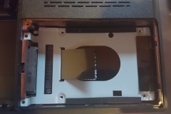 Festplattenfach mit SSD und Halterung